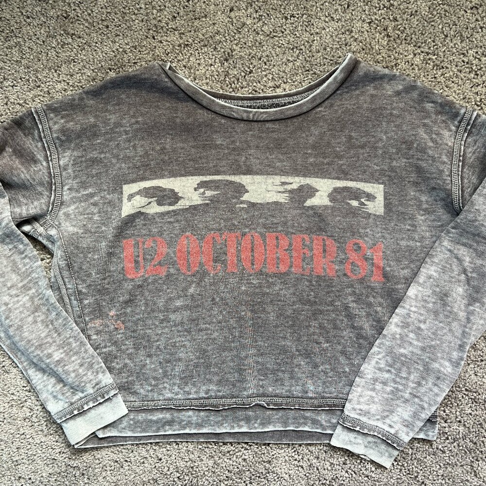 Vintage U2 oversized sweater, size Small. worn but loved.